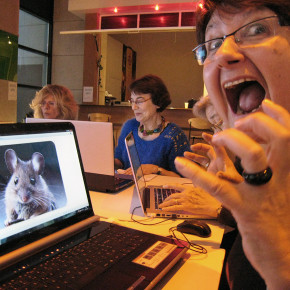 Marie-Hélène a peur de la souris...